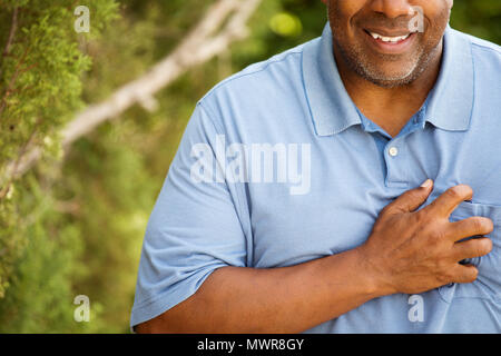 Afrikanische amerikanische Mann mit Herz schmerzt. Stockfoto