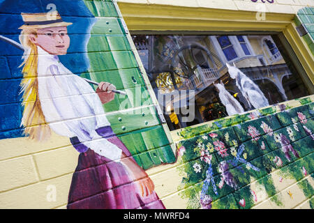 Florida Mt. Mount Dora, Erinnerungen und Wunder, Kunst im öffentlichen Raum, Mädchen, junge Jugendliche Jugendliche junge Mädchen Kinder Kinder Kinder, Regenschirm, nein Stockfoto