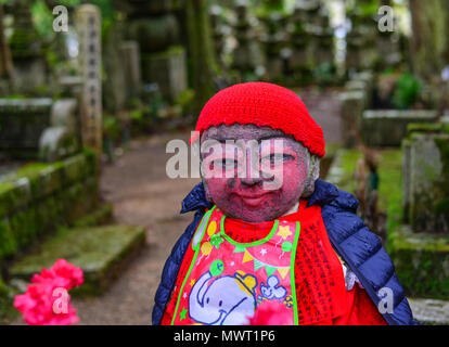 Wakayama, Japan - 24.November 2016. Ein Gott Statue an Okunoin Friedhof auf dem Mt. Koya (Koyasan) in Wakayama, Japan. Stockfoto