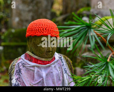 Wakayama, Japan - 24.November 2016. Ein Buddha Statue an Okunoin Friedhof auf dem Mt. Koya (Koyasan) in Wakayama, Japan. Stockfoto