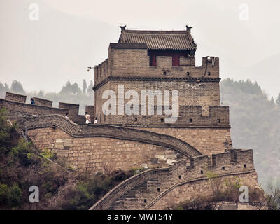 Badaling, Peking/China - Jan. 19, 2018: ein Wachturm in der Großen Mauer von China in Juyongguan Pass, Badaling, China. Stockfoto