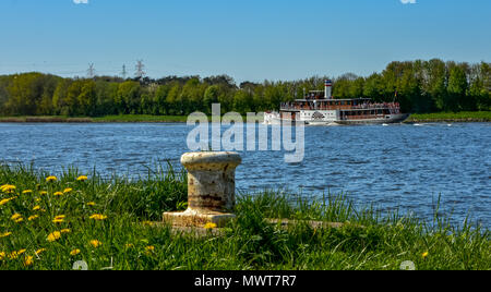 Imposante windjammer Parade in der Kieler Bucht. Windjammer unter Segeln. Einzeln oder in das herrliche Panorama. Stockfoto