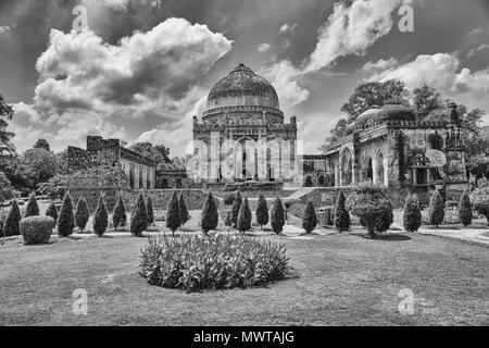 New Delhi, Indien - September 03, 2014 - Blick von Bara und Gumbad Moschee in Lodhi Garten Stockfoto