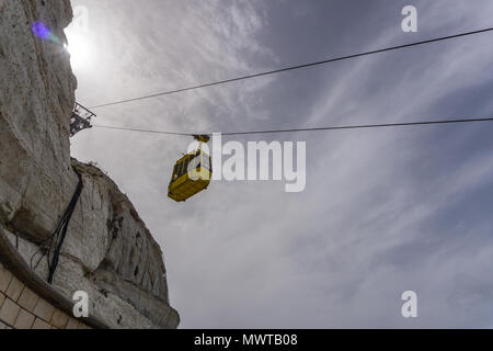 Rosh HaNikra, Israel - 24. MÄRZ 2018: Yello Hütte Seilbahn Ritzen in Rosh Hanikra Israel. Stockfoto