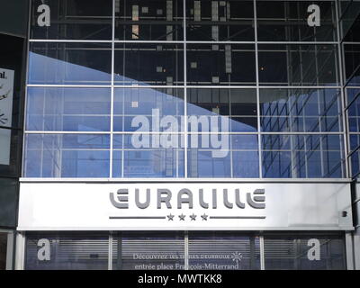 Eintrag Euralille, ohne Menschen, eine der großen europäischen Einkaufs- und Geschäftsviertel in Lille, Frankreich Stockfoto