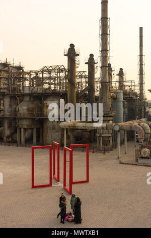 Skulptur von chinesischen Künstler Zheng Hong in der alten Fabrik, jetzt Teil der 798 Art Zone in Peking, China, Asien Stockfoto