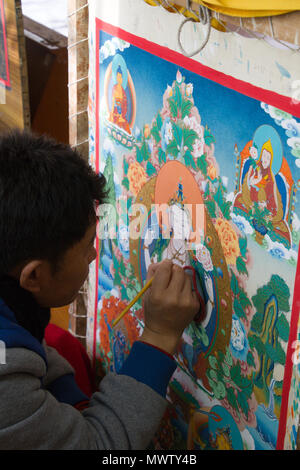 Thangka Malerei an der Norbulingka tibetische Institut für Tibetische Kunst und Kultur, Dharamsala, Himachal Pradesh, Indien, Asien Stockfoto