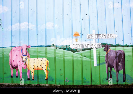 Valparaiso Indiana, Valpo Velvet Shoppe, Eiscreme-Hersteller, Kunstwerke, skurrile Kühe, Kalb, Milchprodukte, gefrorenes Dessert, Besucher reisen Reise touristisch tou Stockfoto