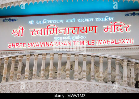 Mumbai Indien, Indischer Asiatisch, Mahalakshmi Nagar, Bhulabhai Desai Marg, Straße, Shree Swaminarayan Tempel, Hindu, bindi, Front, Hindi Englisch, Besucher reisen Stockfoto