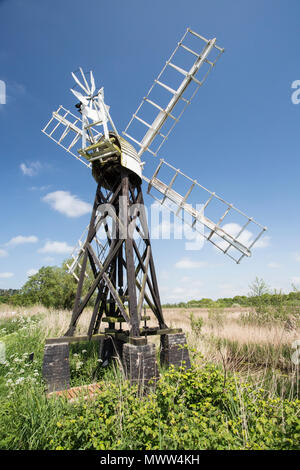 Blick auf Clayrack Entwässerung Mühle am Fluss Ant, Norfolk Broads, England, Großbritannien Stockfoto