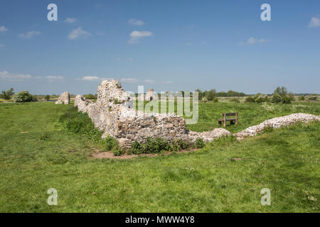 Blick auf St. Benet's Abbey, Ludham, Norfolk, England, die Struktur des Gebäudes Stockfoto