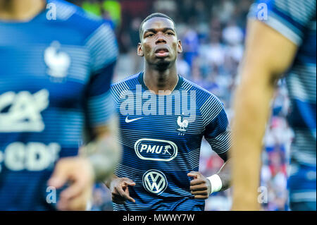 Nizza, Frankreich. 1. Juni 2018. Fußball-Fußball-International freundlich - Frankreich vs Italien - Allianz Riviera, Nizza, Frankreich - Juni 1, 2018 der französischen Paul Pogba während der Aufwärmphase vor dem Spiel Quelle: BTWImages Sport/Alamy leben Nachrichten Stockfoto