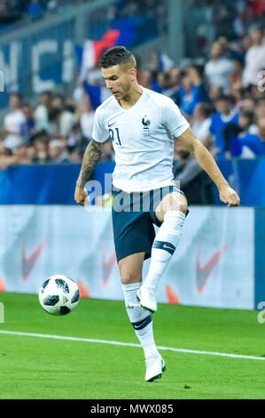 Nizza, Frankreich. 1. Juni 2018. Fußball-Fußball-International freundlich - Frankreich vs Italien - Allianz Riviera, Nizza, Frankreich - 1. Juni 2018 Frankreich Lucas Hernandez in Aktion Quelle: BTWImages Sport/Alamy leben Nachrichten Stockfoto