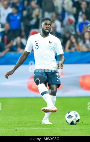 Nizza, Frankreich. 1. Juni 2018. Fußball-Fußball-International freundlich - Frankreich vs Italien - Allianz Riviera, Nizza, Frankreich - 1. Juni 2018 Frankreich Samuel Umtiti in Aktion Quelle: BTWImages Sport/Alamy leben Nachrichten Stockfoto