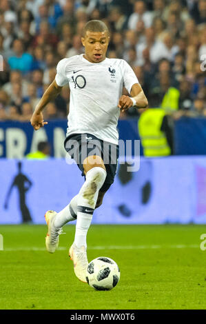 Nizza, Frankreich. 1. Juni 2018. Fußball-Fußball-International freundlich - Frankreich vs Italien - Allianz Riviera, Nizza, Frankreich - 1. Juni 2018 Frankreich Kylian Mbappe in Aktion Quelle: BTWImages Sport/Alamy leben Nachrichten Stockfoto
