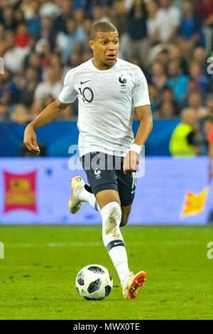 Nizza, Frankreich. 1. Juni 2018. Fußball-Fußball-International freundlich - Frankreich vs Italien - Allianz Riviera, Nizza, Frankreich - 1. Juni 2018 Frankreich Kylian Mbappe in Aktion Quelle: BTWImages Sport/Alamy leben Nachrichten Stockfoto