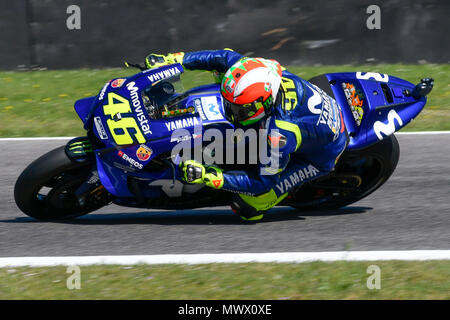 Florenz, Italien. 2. Juni 2018. Valentino Rossi aus Italien und Movistar Yamaha MotoGP im Zeittraining MotoGP Gran Premio d'Italia Oakley - in Mugello Circuit. Am 31. Mai 2018 in Scarperia Italien. (Foto von Marco Iorio) Credit: Marco iorio/Alamy leben Nachrichten Stockfoto