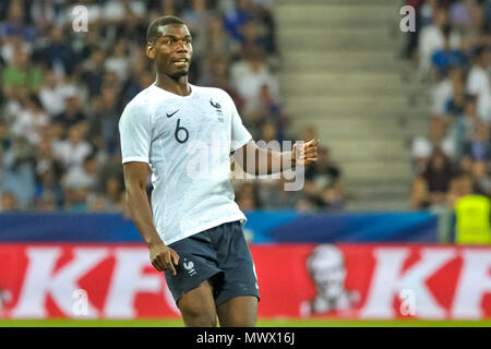 Nizza, Frankreich. 1. Juni 2018. Fußball-Fußball-International freundlich - Frankreich vs Italien - Allianz Riviera, Nizza, Frankreich - 1. Juni 2018 Frankreich Paul Pogba reagieren während des Spiels Credit: BTWImages Sport/Alamy leben Nachrichten Stockfoto