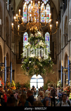 Chichester, Großbritannien. 2. Juni 2018. Das Fest der Blumen Veranstaltung in der Kathedrale von Chichester, West Sussex, UK. Abgebildet ist die Handlung von der Veranstaltung. Samstag, 2. Juni 2018 © Sam Stephenson/Alamy Leben Nachrichten. Stockfoto