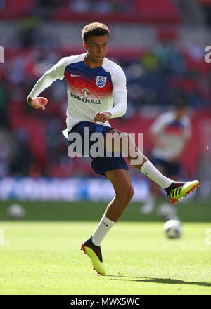 Wembley Stadion, London, UK. 2. Juni 2018. Internationaler Fußball-freundlich, England und Nigeria; Dele Alli von England während der Dreharbeiten Praxis vor Kick off Credit: Aktion plus Sport/Alamy leben Nachrichten Stockfoto