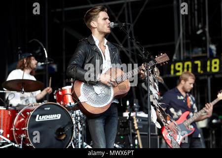 02 Juni 2018, Deutschland, Nürburg: JJ Julius Sohn, Frontman mit der Isländischen Folk Rock Band "Kaelo" auf der Bühne des "Rock am Ring" Music Festival. Foto: Thomas Frey/dpa Stockfoto