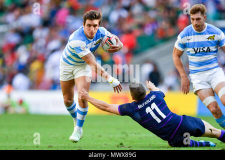 London, Großbritannien. 2 Jun, 2018. Luciano war Gonzalez während HSBC World Rugby Sevens Serie London: Schottland vs Argentinien bei Twickenham Stadion am Samstag, den 02. Juni 2018 in Angriff genommen. ENGLAND, LONDON. Credit: Taka G Wu Credit: Taka Wu/Alamy leben Nachrichten Stockfoto