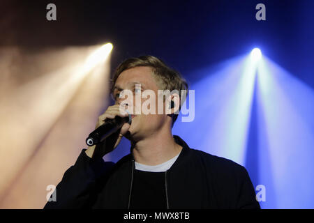 Worms, Deutschland. 2. Juni 2018. Matthias Schweighofer führt auf der Bühne. Deutsche Sänger Matthias Schweighofer live auf der bigFM Bühne am zweiten Tag der Rheinland-Pfalz-Tag 2018. Rund 300.000 Besucher sind in den 34 erwartet. Quelle: Michael Debets/Alamy leben Nachrichten Stockfoto