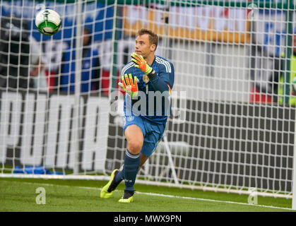 Klagenfurt, Deutschland. 2 Jun, 2018. Strecken zwischen Österreich und Deutschland, Fußball, Klagenfurt, Juni 02, 2018 Manuel Neuer, DFB 1 Das 1:0 fiel fängt den Ball ÖSTERREICH - DEUTSCHLAND 2-1 Fußball Freundschaftsspiel, Klagenfurt, Österreich, Juni 02, 2018, Saison 2017/2018 © Peter Schatz/Alamy leben Nachrichten Stockfoto