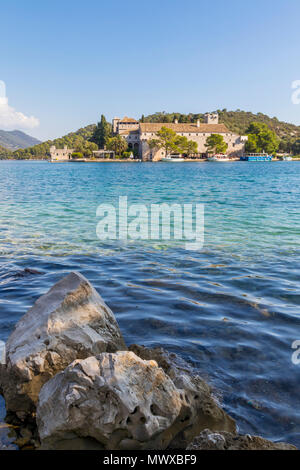 Kloster der Heiligen Maria in Veliko jezero (Großer See) auf die Insel Mljet, Kroatien, Europa Stockfoto