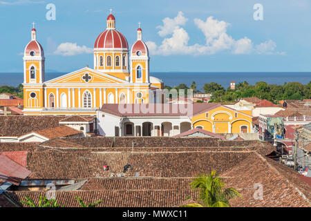 Die Kathedrale von Granada von der Glockenturm der Kirche La Merced, Granada, Nicaragua, Mittelamerika Stockfoto