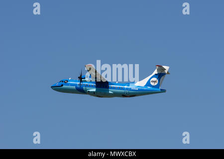 OSAKA, Japan - APR. 29, 2018: ATR -42-600, die vom Internationalen Flughafen Itami in Osaka, Japan. Stockfoto