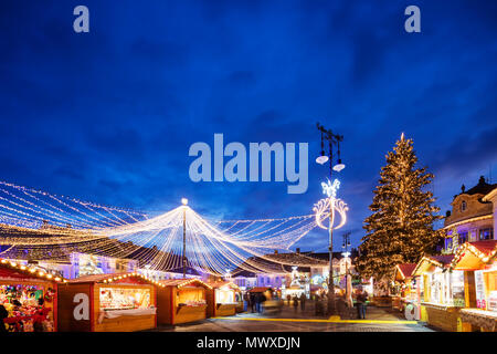 Weihnachtsmarkt in Plaza Piata Mare, Sibiu, Rumänien, Europa Stockfoto