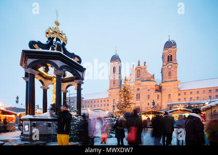 Das Kloster Einsiedeln Kloster der Benediktiner und Weihnachtsmarkt, Einsiedeln, Schwyz, Schweiz, Europa Stockfoto