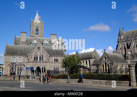 Die Christ Church Cathedral und der Synode, das Gebäude, in dem sich Dublinia, Dublin, Republik Irland, Europa Stockfoto