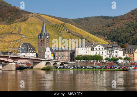 Im Herbst Bernkastel-Kues, Mosel, Rheinland-Pfalz, Deutschland, Europa Stockfoto