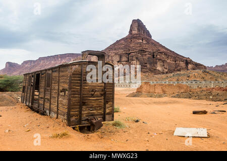 Alte Wagen im Sand, Hijaz railway station, Al Ula, Saudi-Arabien, Naher Osten Stockfoto