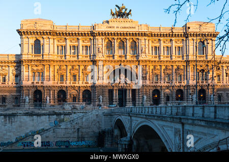 Corte suprema di cassazione (obersten Kassationsgericht) im Palazzo di Giustizia (Palast der Justiz) bei Sonnenaufgang, Rom, Latium, Italien, Europa Stockfoto