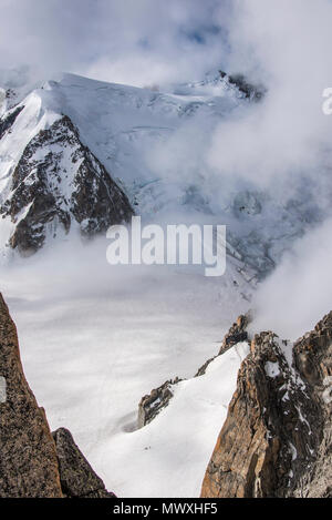 Auf das Vallee Blanche und dem Cosmiques Hütte, Chamonix, Haute Savoie, Rhone Alpes, Frankreich Stockfoto