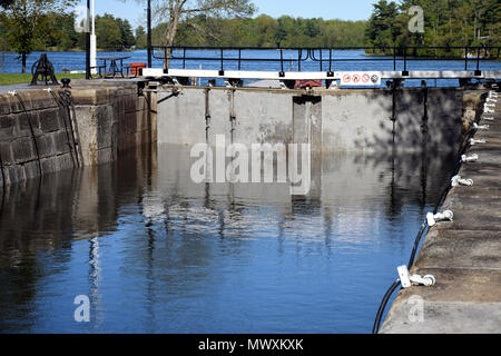 Schleusen des Rideau Canal in Ontario, Kanada. Stockfoto