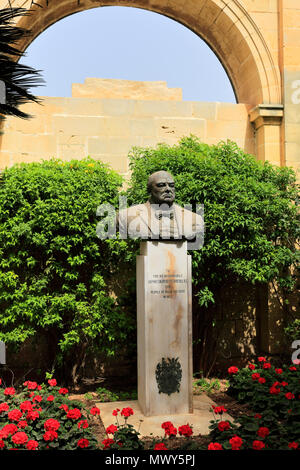 Büste von Sir Winston Churchill, oberen Barracca Gärten, auf die Peter-und-Paul Bastion, Valletta, Malta Stockfoto