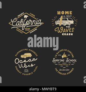 Vntage Hand gezeichnet Surfen Grafiken und Embleme für Web Design oder Drucken. Surfer Logos. Surf-Logo. Sommer surfen logo Typografie insignia Sammlung. Lieferbar hipster Patches isoliert auf weißem Stockfoto