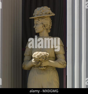 Statue außerhalb des Ministeriums für Auswärtige Angelegenheiten in Skopje, Republik Mazedonien Stockfoto