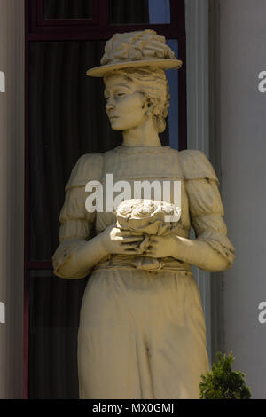 Statue außerhalb des Ministeriums für Auswärtige Angelegenheiten in Skopje, Republik Mazedonien Stockfoto