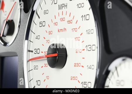 Tachometer bei 25 MPH Stockfoto