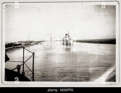 Truppe von Schiffen in den Suez Kanal, 1940, 1941 Stockfoto