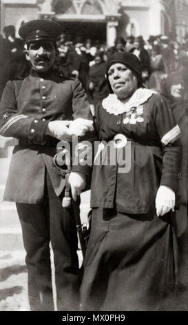 . Englisch: Filomena Valenzuela Goyenechea Cantinera chilena Durante la Guerra del Pacífico. Apodada "la Madrecita", Nació en Copiapó en 1848. De Familia acomodada, fue esposa del Director de La Banda del Regimiento Atacama, en el que se enroló. Participó en la Toma de Pisagua y en las Batallas de Dolores, Los Ángeles, donde obtuvo el grado de subteniente; Tacna y Miraflores. Al término de la Guerra, se radicó en Iquique. 1883. Unbekannt 209 Filomena Valenzuela Goyenechea 2 Stockfoto