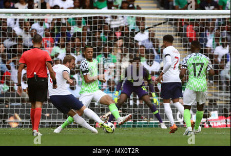 England's Harry Kane scores zweites Ziel seiner Seite des Spiels während der internationalen Freundschaftsspiel im Wembley Stadion, London. Stockfoto