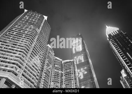 Chongqing, China - Oktober 02, 2017: Blick auf die Wolkenkratzer in der Innenstadt von Chongqing in der Nacht. Stockfoto