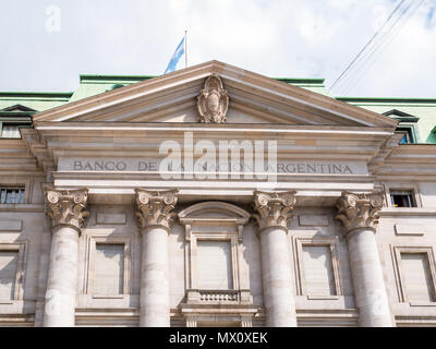 Fassade des Gebäudes der Banco de la Nación Argentina, Nationalbank von Argentinien auf der Plaza de Mayo im Zentrum der Hauptstadt Buenos Aires, Argentin Stockfoto