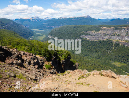 Spektakuläre Aussicht auf den Vulkan Tronador der südlichen Anden und Alerce und Castano Overa Gletscher Stockfoto